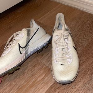 Woman’s Golf shoes